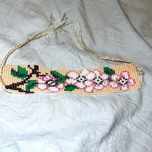 Handmade Indigenous Amerindian Diné Puebla flower beaded bracelet